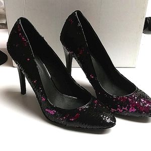 Sequin pumps